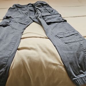 Hollister Gray Cargo Pants with Relaxed Fit and Elastic Waistband